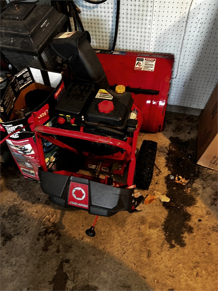 Great Finds Online Auctions - Troy Bilt Storm 5024 Large Snowblower