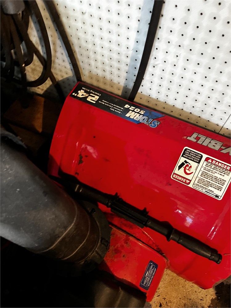 Great Finds Online Auctions - Troy Bilt Storm 5024 Large Snowblower