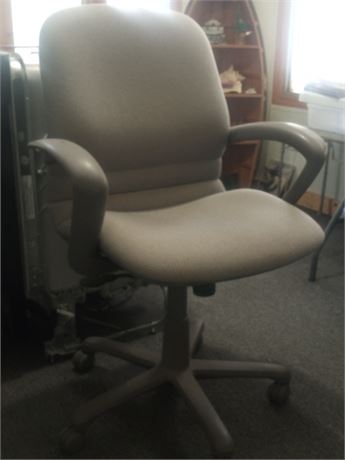 Nice Padded Office Chair on Wheels Adjustable