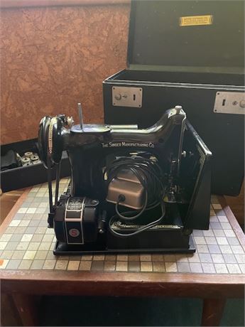 1936 Singer Featherweight 221 Sewing Machine With Case