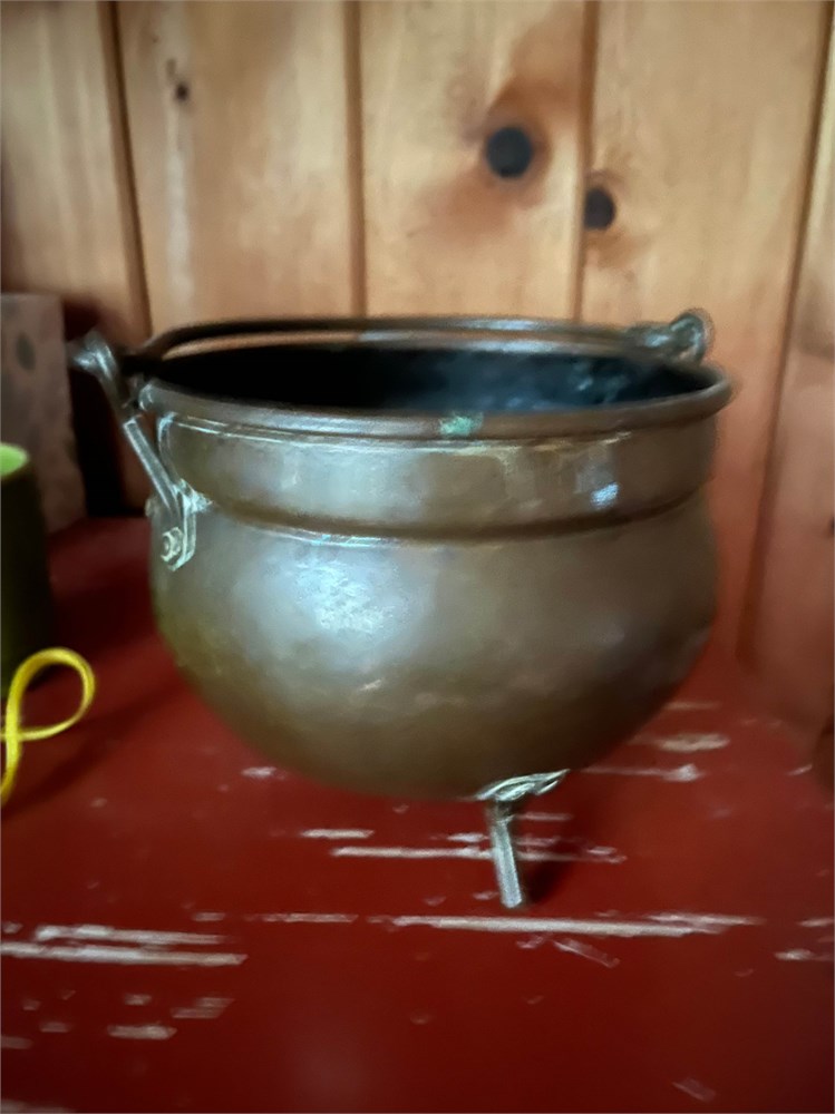 Great Finds Online Auctions - Cast Iron Cauldron-style Pot