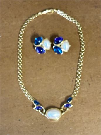 Beautiful Trifari Signed Set Necklace And Earrings