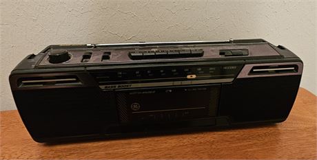 Vintage GE Cassette AM FM Stereo Boombox