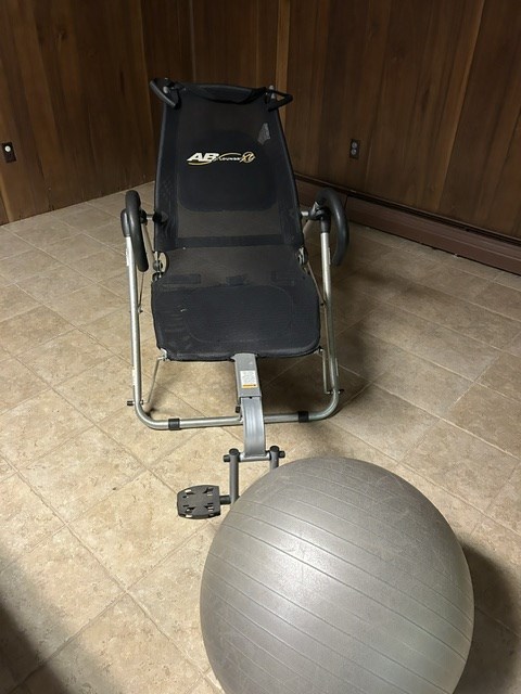 Great Finds Online Auctions - AB Lounge Exercise Chair and Exercise Ball