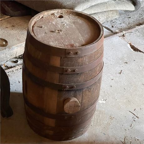 Great Finds Online Auctions - Primitive Whiskey or Wine Barrel