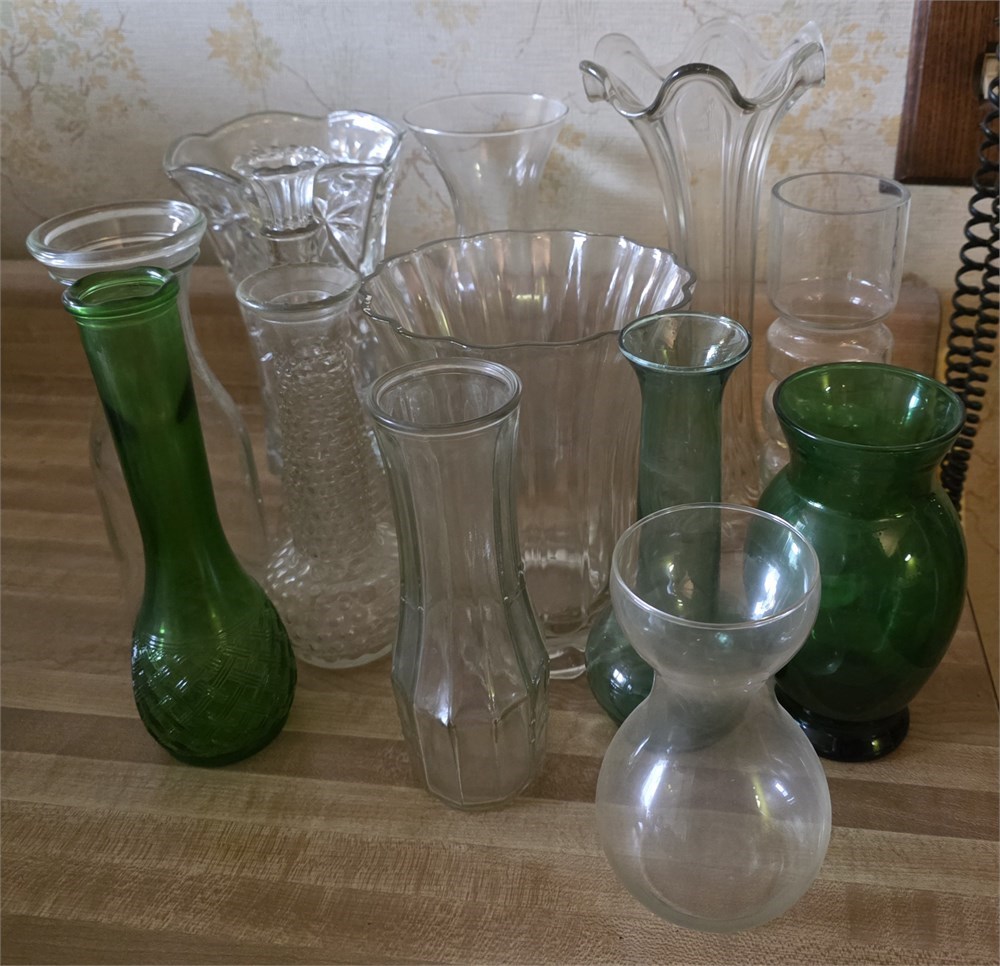 Great Finds Online Auctions - Glass Vase Lot