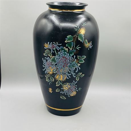 Japanese Decorative Floral Painted Vase