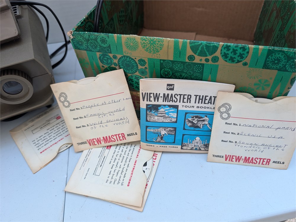 Great Finds Online Auctions - GAF View-Master projector and its accessories