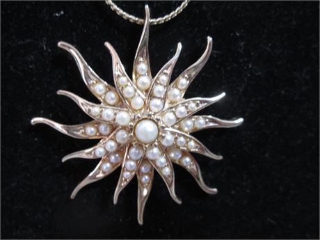 Vintage 18"  MCM Rare Gold Fancy Pearl accented Star Burst 2" Pendant  Necklace