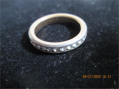 Vintage MCM sz 8 Fancy Gold Small Wedding ring Band w/ Diamonds around