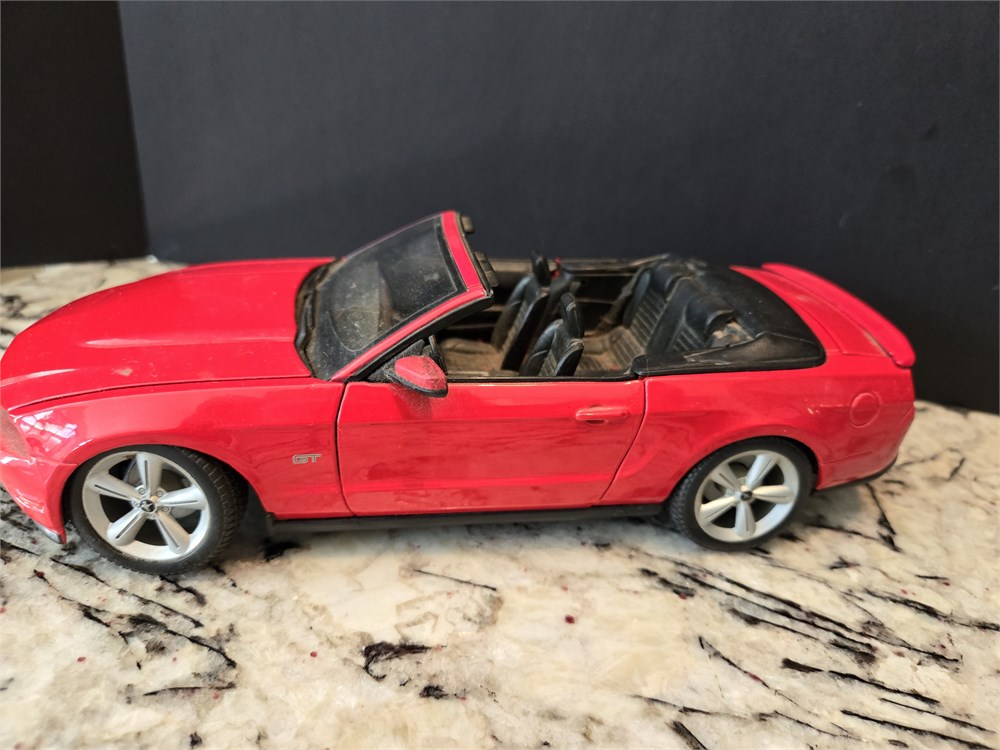 Great Finds Online Auctions - 3 Dusty Mustangs 1:18 Diecast 67 68 10