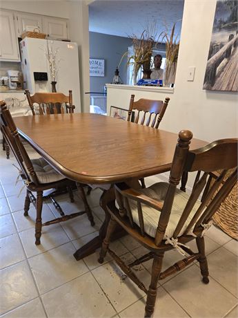 VTG Trestle Dining Table w/ 2 Leaves & 4 Chairs