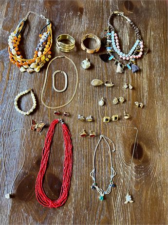 Lot Of Jewelry Necklaces Bracelets Pendants Earrings