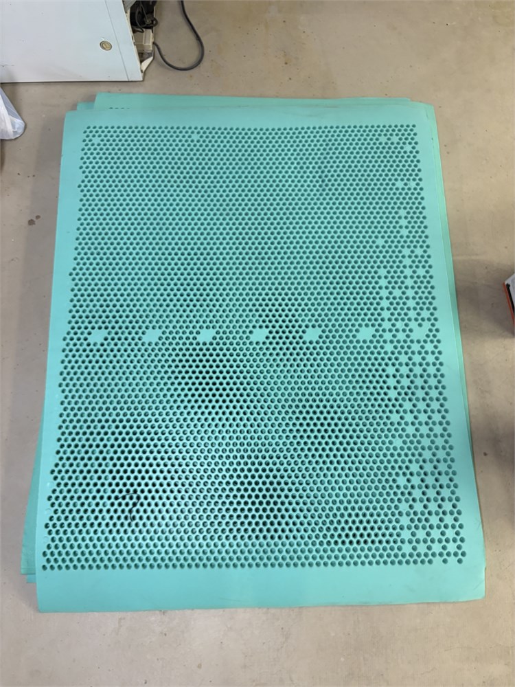 Teal Memory Great Finds Online Auctions - Large Ventilated Teal Memory Foam Topper Mats