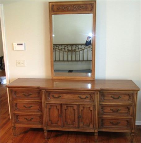 Thomasville Triple Dresser with Mirror