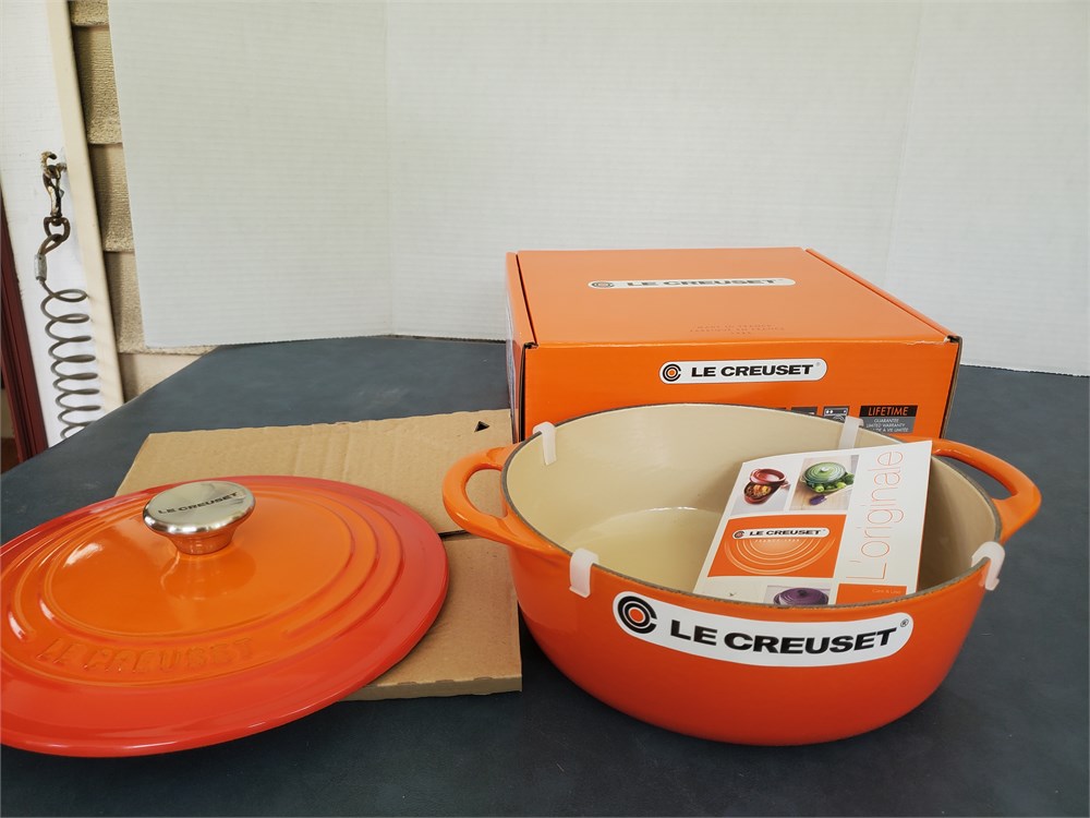 Great Finds Online Auctions - Le Creuset Flame 2 3/4 qt Bis Round ...