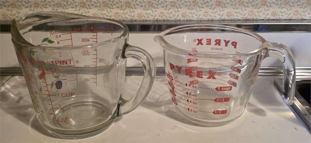 Great Finds Online Auctions - Anchor Hocking and Pyrex Glass Measuring Cups