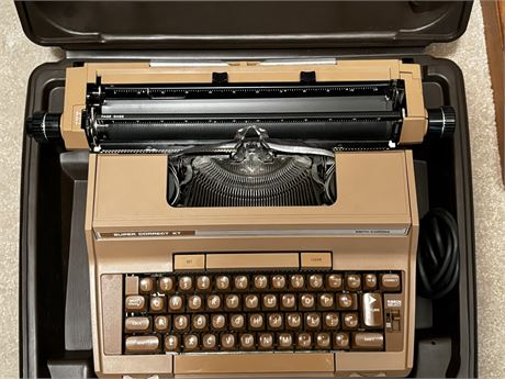 Vintage Smith Corona Typewriter In Original Hardshell Case