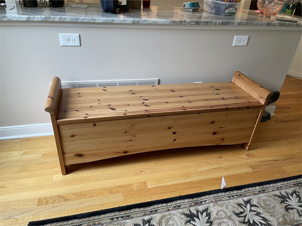 Great Finds Online Auctions - Pottery Barn Bench