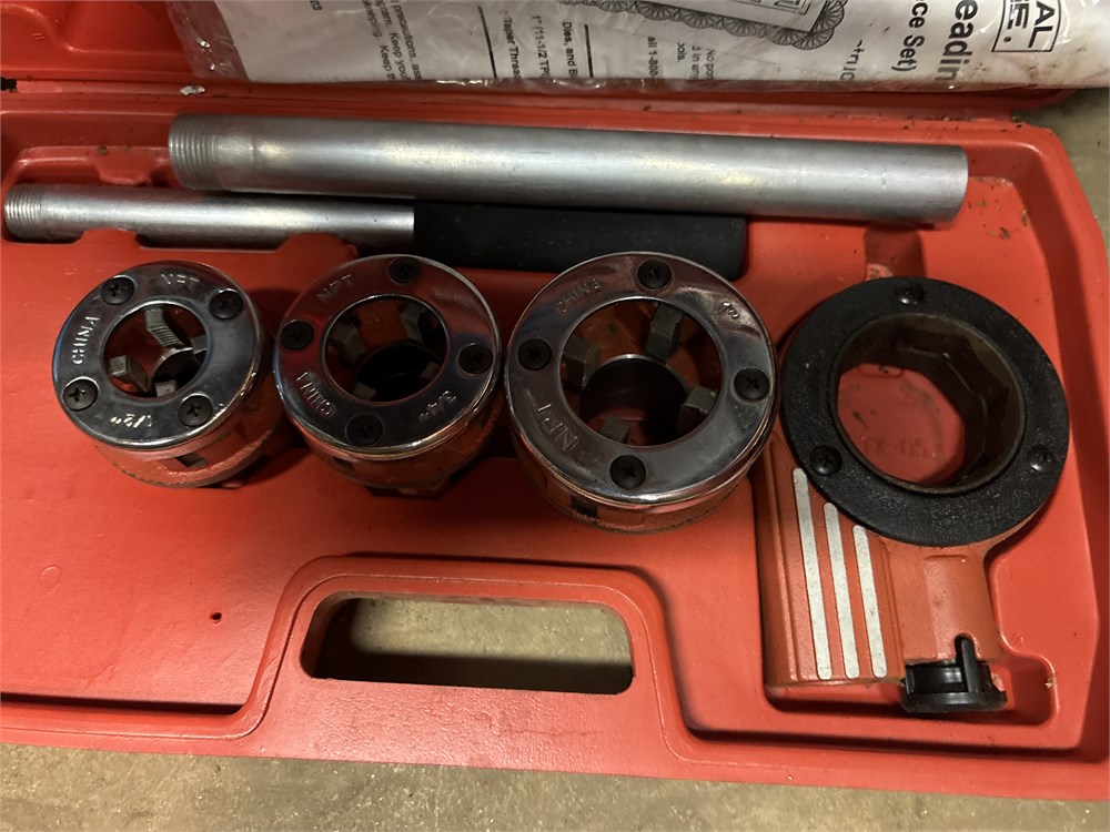 Great Finds Online Auctions - Pipe Threading Kit