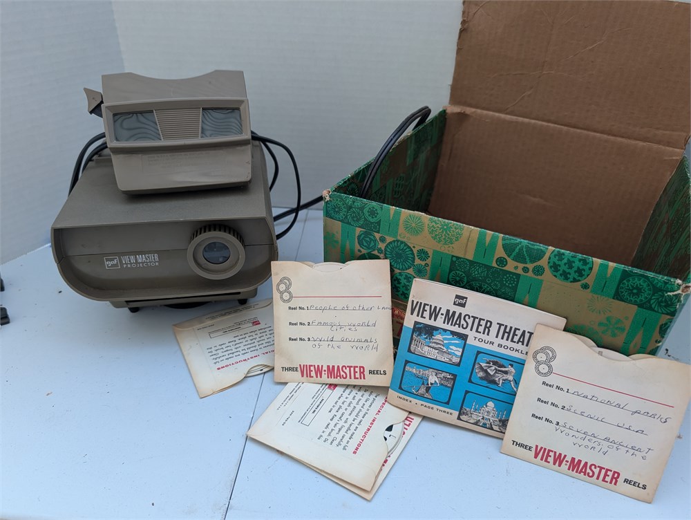 Great Finds Online Auctions - GAF View-Master projector and its accessories