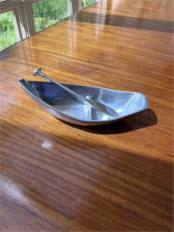 Mariposa Metal Boat Divided Dish