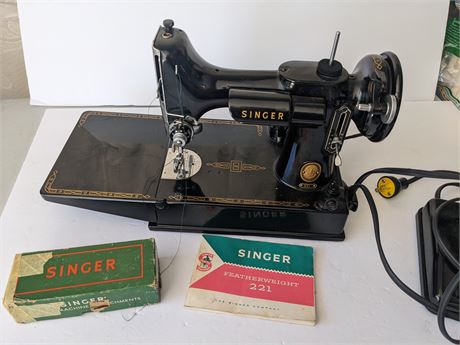 Vintage 1950's Singer Featherweight 221 Sewing Machine