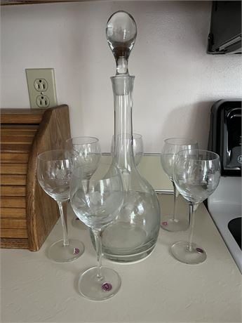 Wine Decanter with Wine Glasses