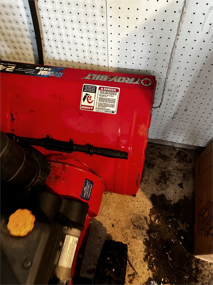 Great Finds Online Auctions - Troy Bilt Storm 5024 Large Snowblower