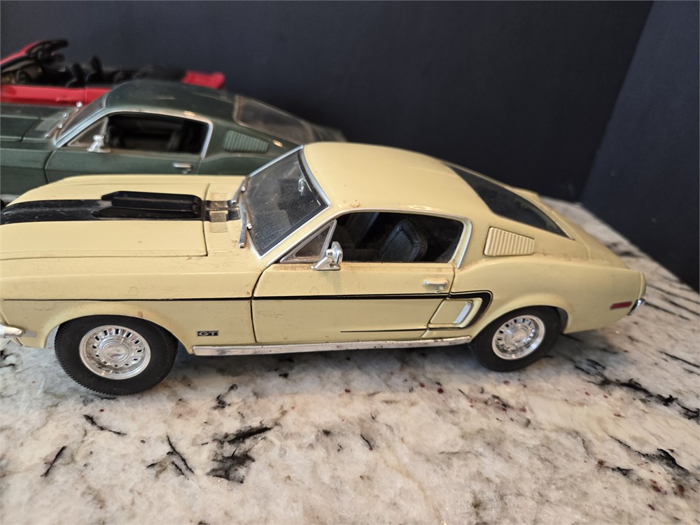 Great Finds Online Auctions - 3 Dusty Mustangs 1:18 Diecast 67 68 10