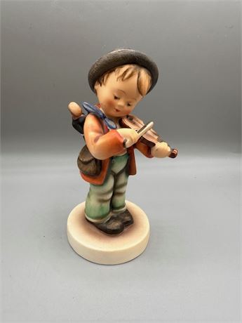 Goebel Hummel 'little fiddler' porcelain figurine