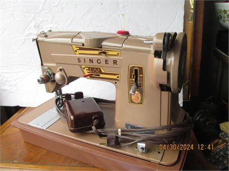 Vintage Mid Century Heavy portable Singer Sewing Machine W/ Case