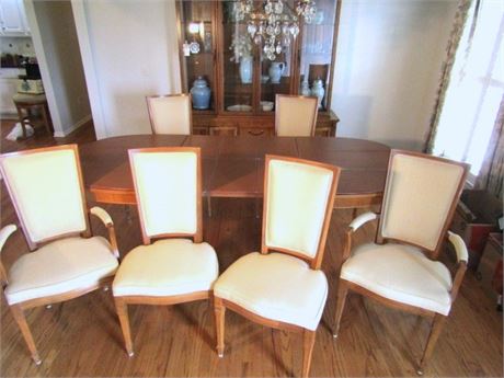 Bassett Maple Flame Veneer Dining Table & Chairs Set