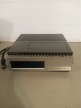 Nice Vintage Hitachi Video Cassette Recorder Tuner VT-TU68A