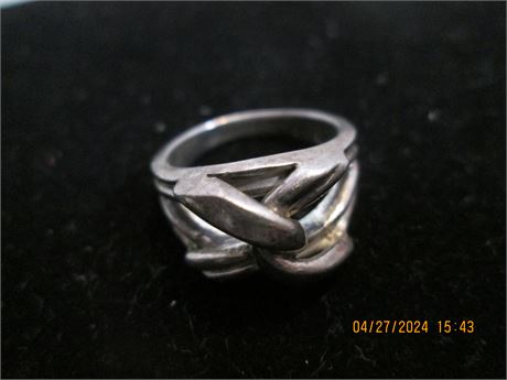 Vintage Size 5.5 Solid.925 Sterling Silver Ring 6.32 Grams