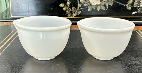 2 Pyrex Style Measuring /  Mixing Bowls With Pouring Spout